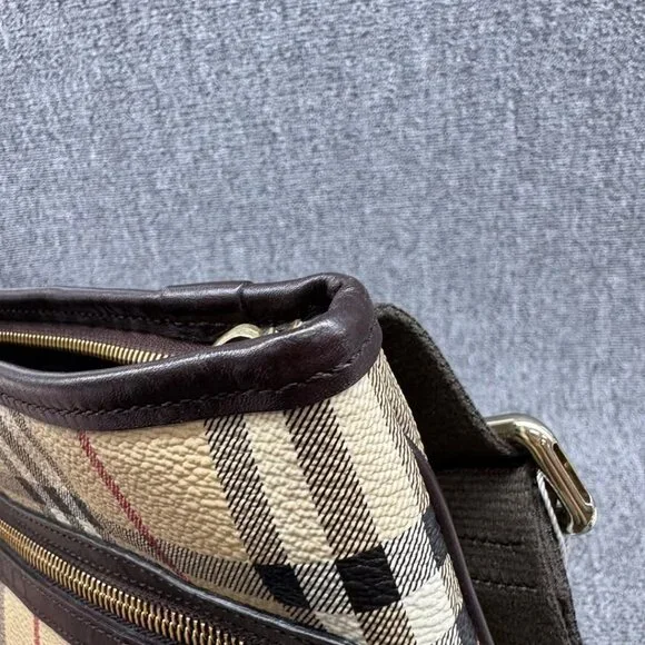 Burberry Leather Shoulder Bag 499-060625